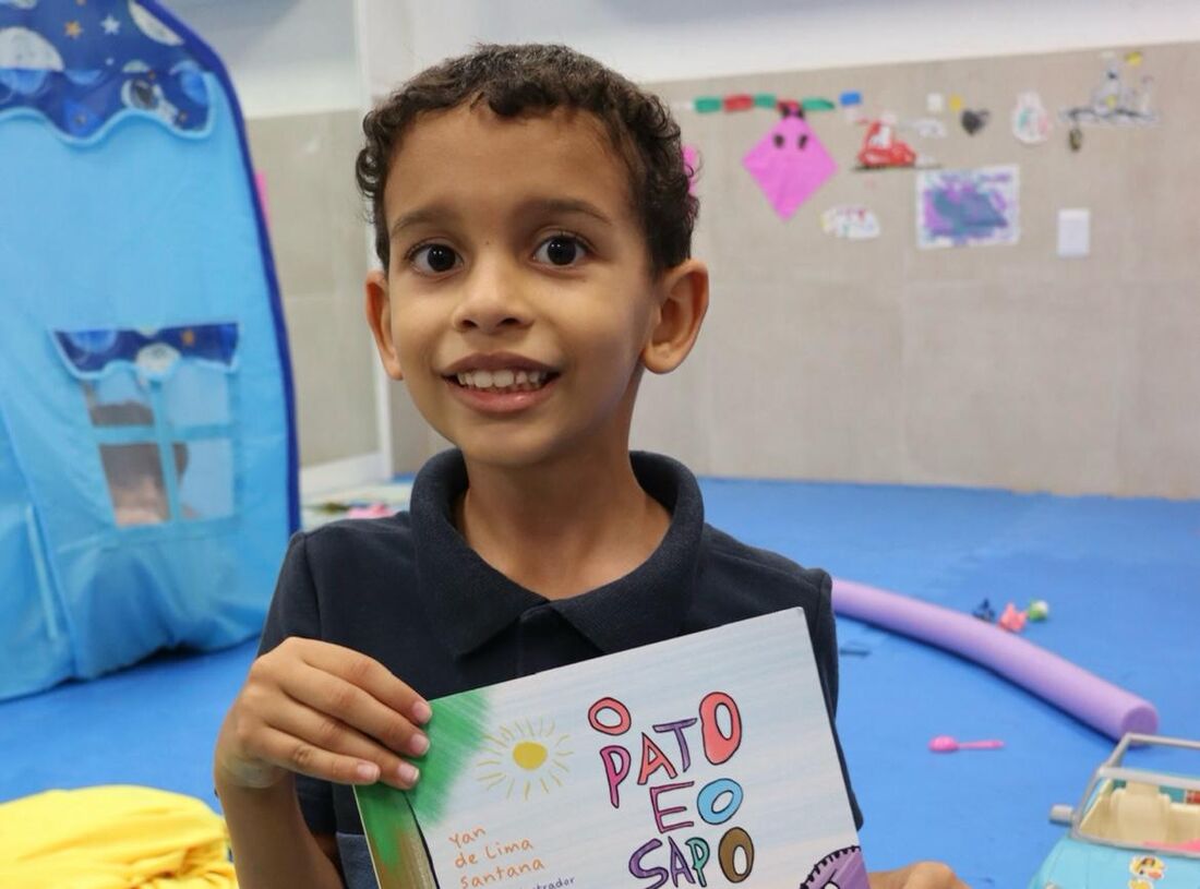 Yan é descrito por seu pai como um "raio de sol", cuja bondade e curiosidade iluminam cada sala em que entra