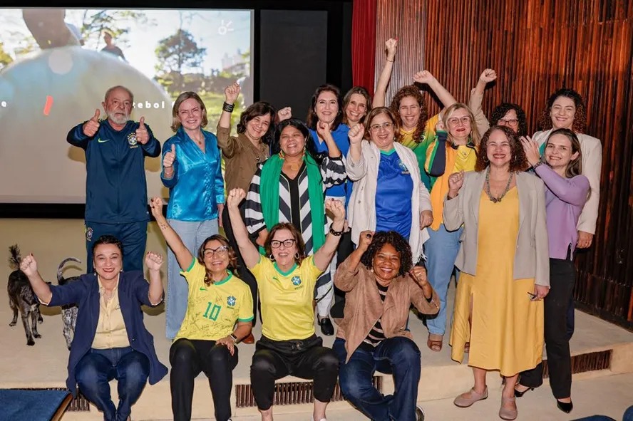 Lula, Janja e ministras na partida de estreia da seleção feminina na Copa do Mundo 