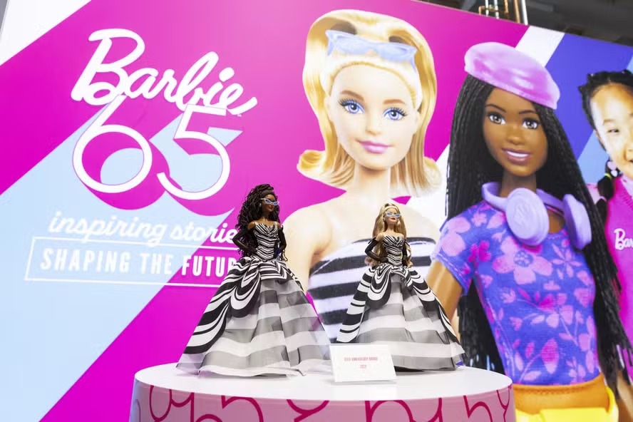 A icônica Barbie faz 65 anos neste sábado