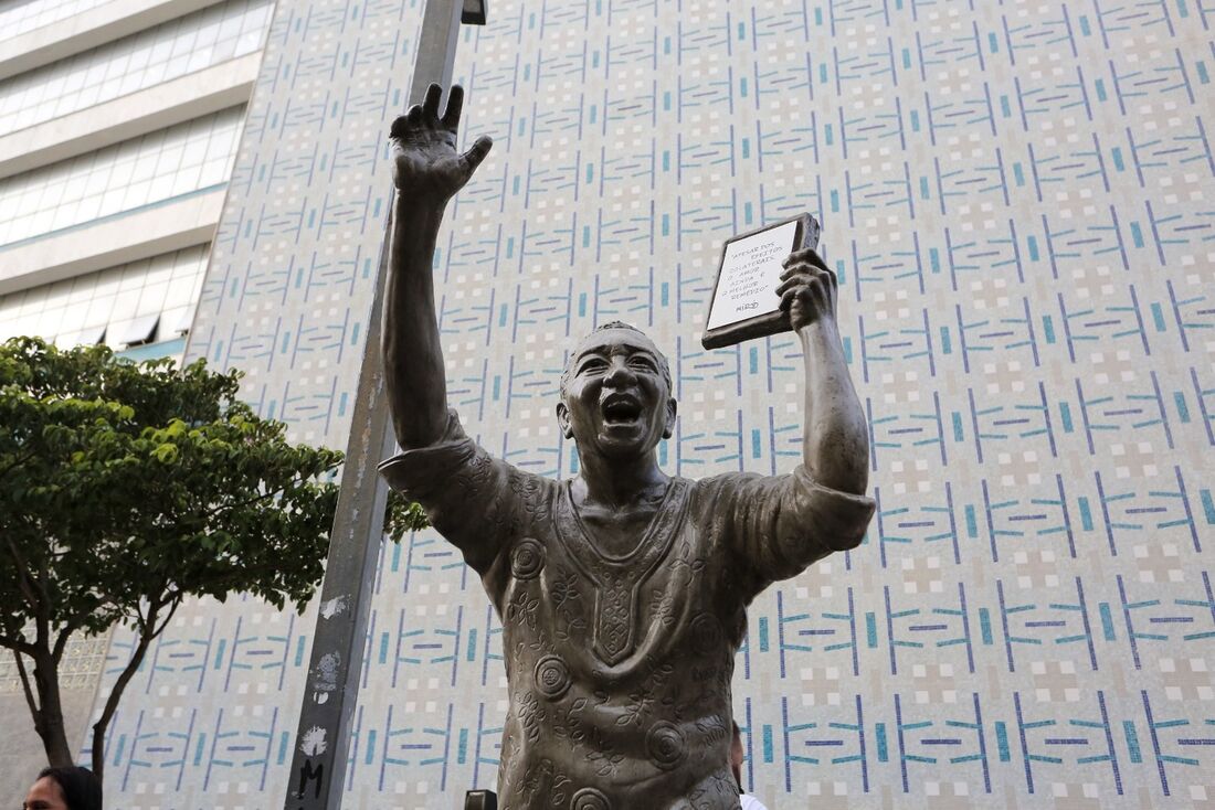 A estátua de Miró passa a integrar o Circuito da Poesia