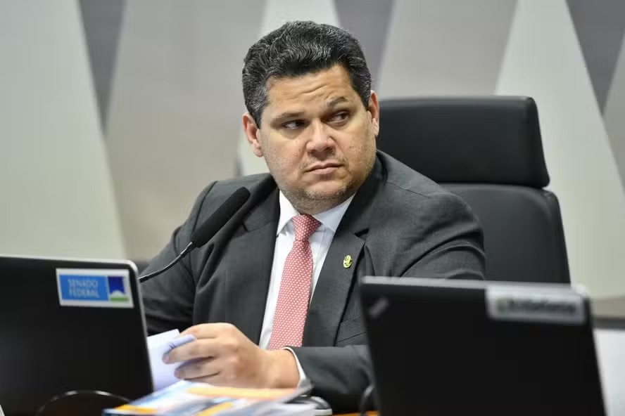 Alcolumbre: presidente da CCJ trabalha a favor de Dino 