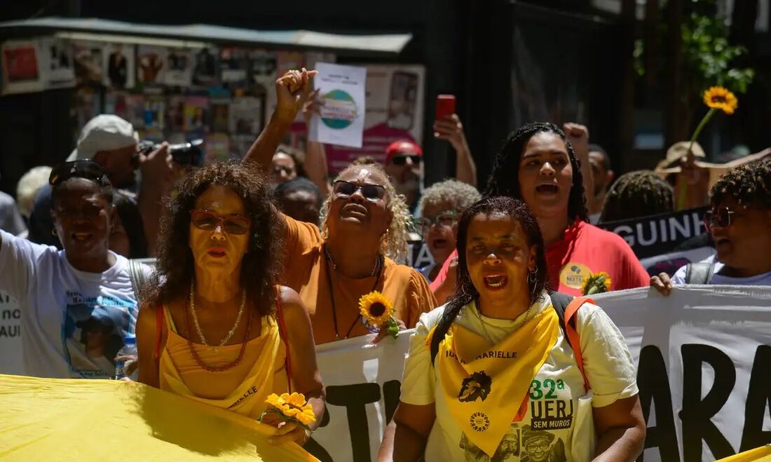 Manifestantes comparecem em ato para lembrar a morte da vereadora Marielle Franco