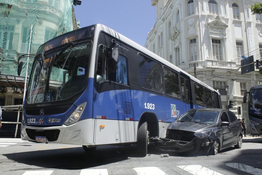 Acidente de trânsito na av. Marquês de Olinda