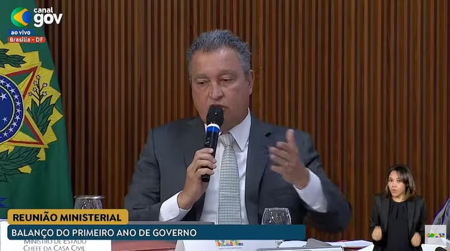 Rui Costa apresenta balanço do governo durante reunião ministerial 