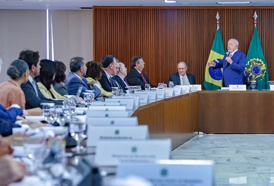 Lula durante a reunião ministerial 