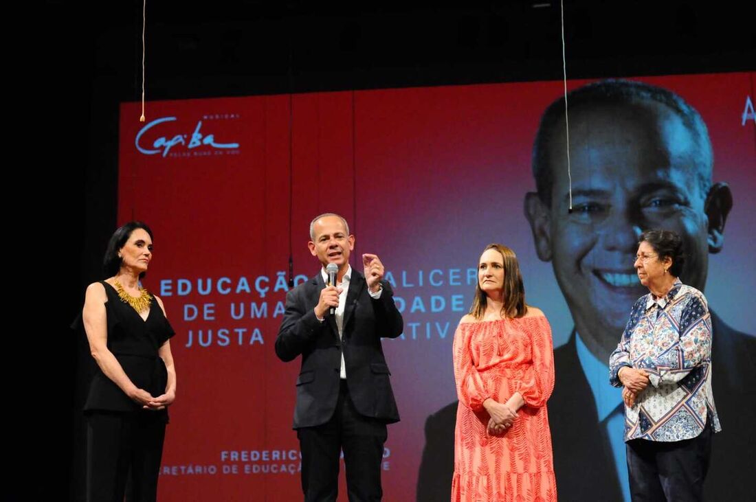 O secretário Fred Amancio recebeu homenagem na noite desta quinta-feira (21)