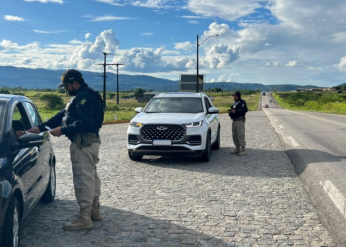 Policiais rodoviários federais vão atuar em conjunto com outras forças de segurança para garantir a fluidez no trânsito nas BRs 232 e 104