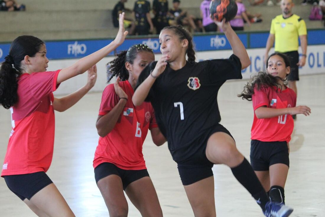 Disputa do Campeonato Brasileiro Mirim de Handebol, sediado no Recife 