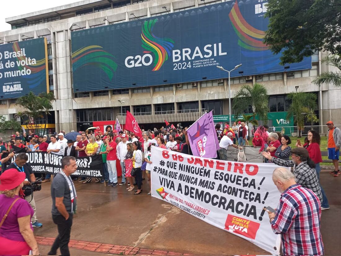 Grupos de esquerda e apoiadores do presidente Luiz Inácio Lula da Silva (PT) foram às ruas de cidades brasileiras 