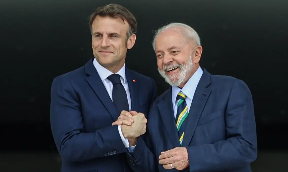 Presidente da França, Emmanuel Macron, ao lado do presidente brasileiro, Lula