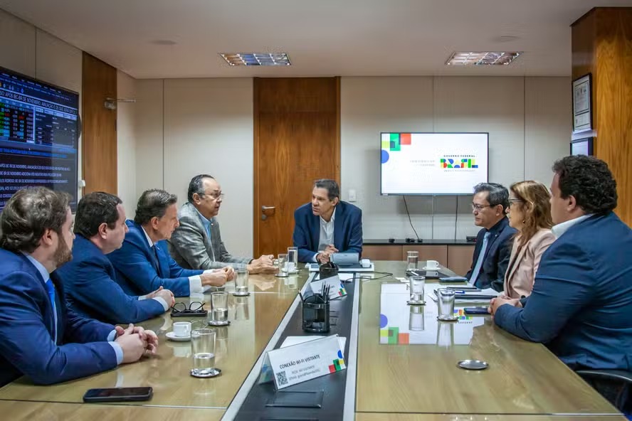 Ministro Fernando Haddad se reúne com parlamentares da Frente Evangélica no Ministério da Fazenda