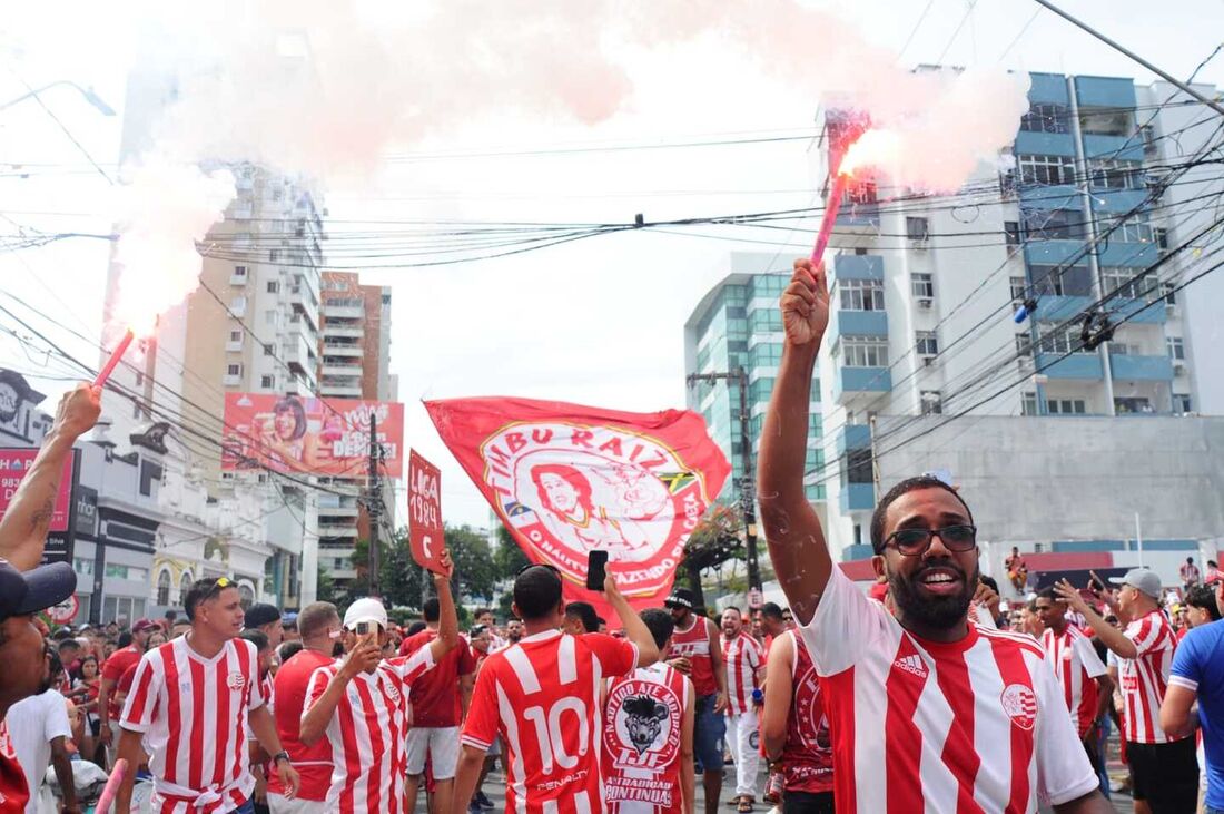 Torcida alvirrubra compareceu para o primeiro jogo da final do Pernambucano