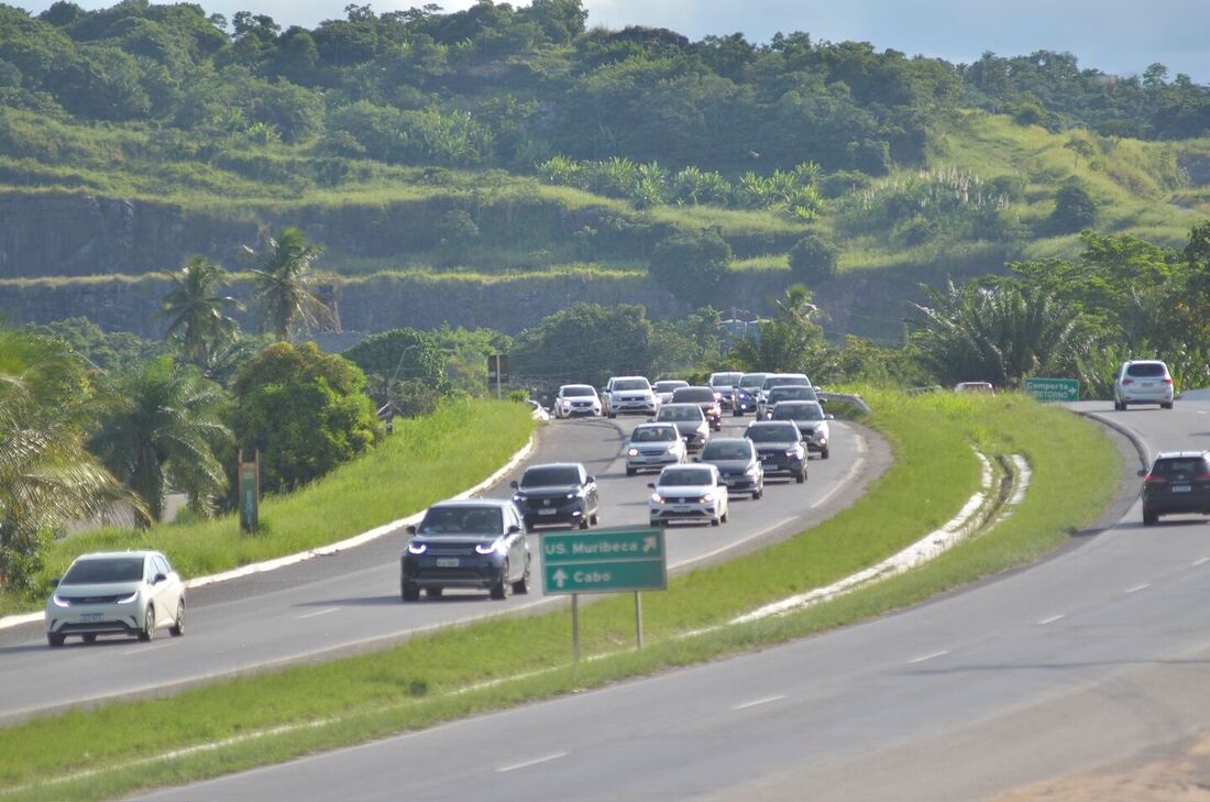 Fluxo de veículos na BR101, volta do feriadão, na altura de Comporta