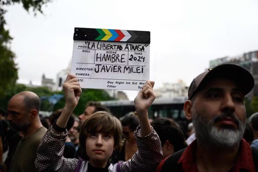 Protesto contra cortes em Buenos Aires