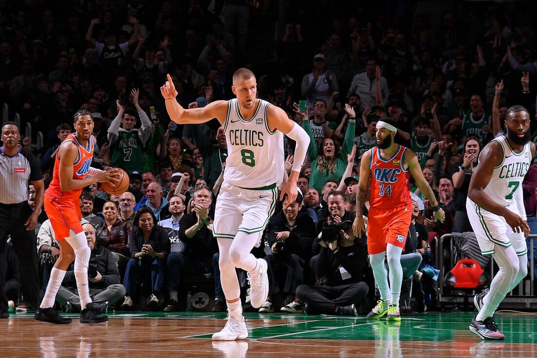 Kristaps Porzingis (8), destaque da partida, foi o cestinha do Celtics