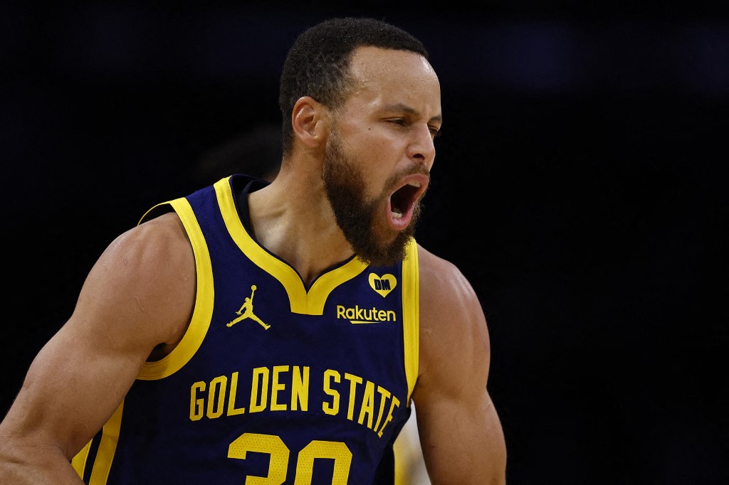 Stephen Curry comemora vitória diante dos Lakers