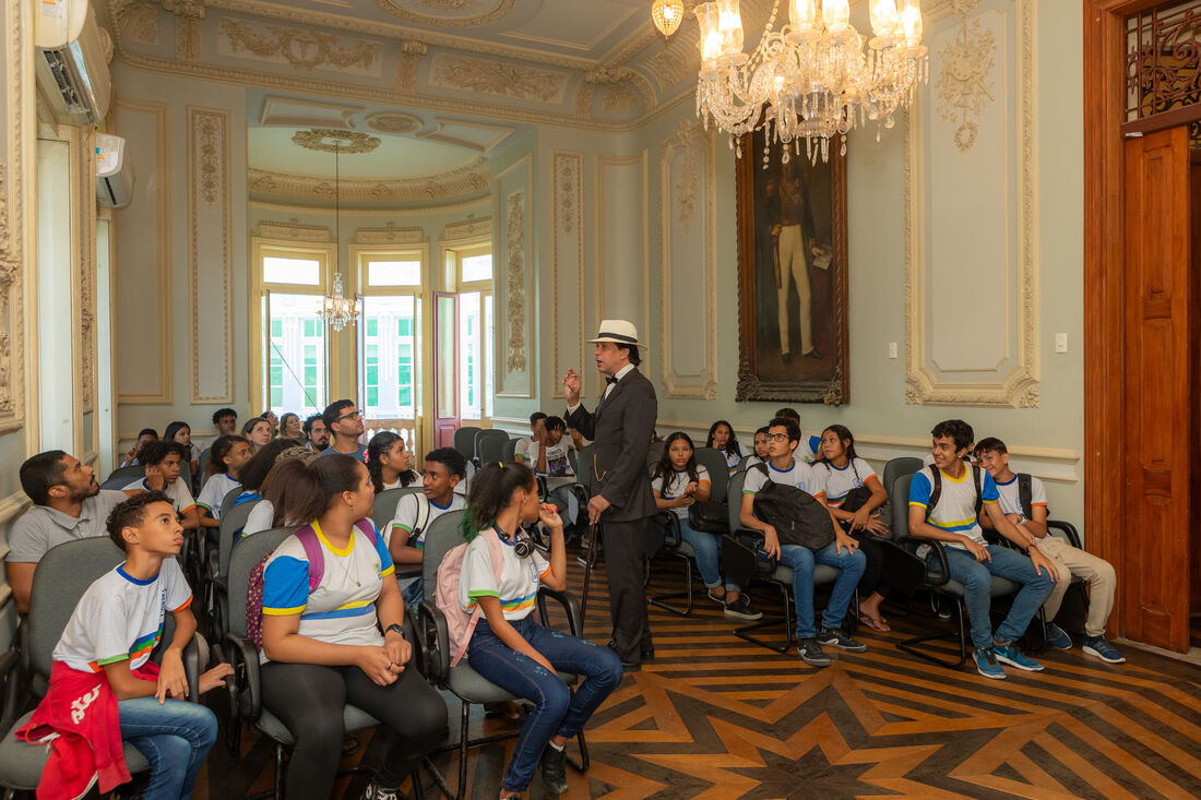 Ação promove visita guiada à sede da ACP para alunos e professores da rede pública do Recife