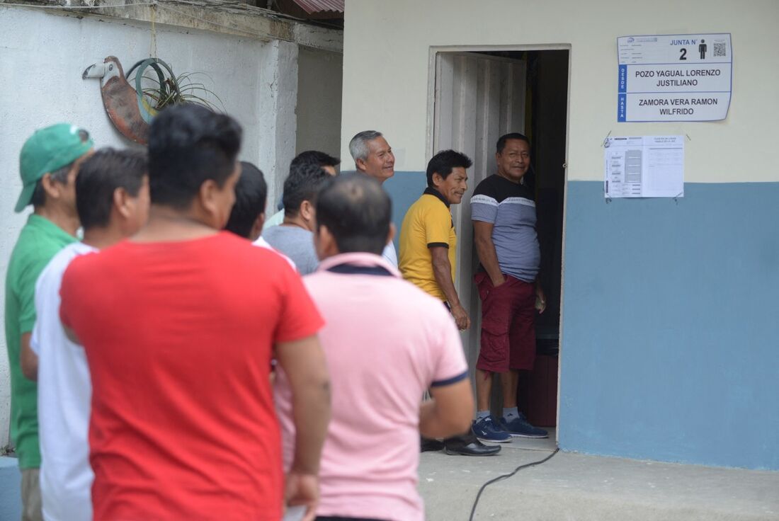 Equatorianos votam neste domingo (21) para decidir se darão luz verde à extradição e endurecerão penas contra traficantes de drogas