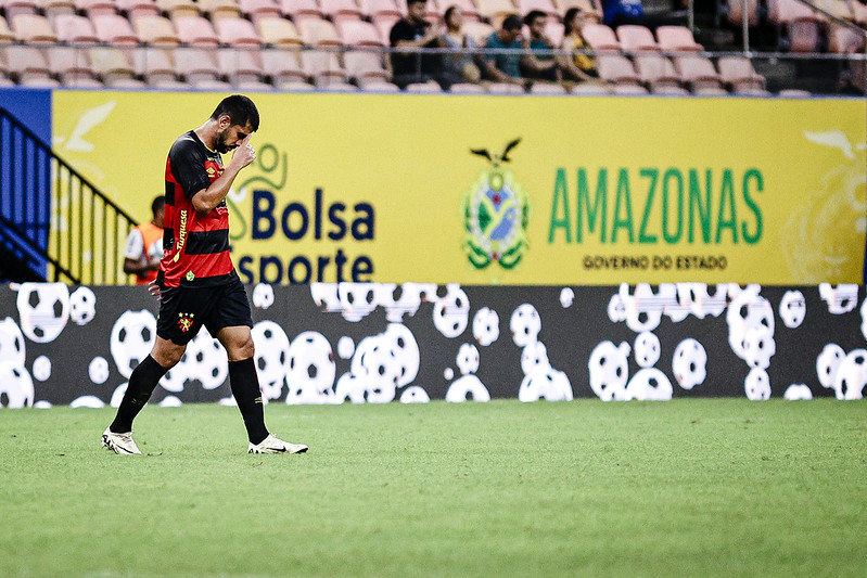 Zé Roberto durante jogo com o Amazonas