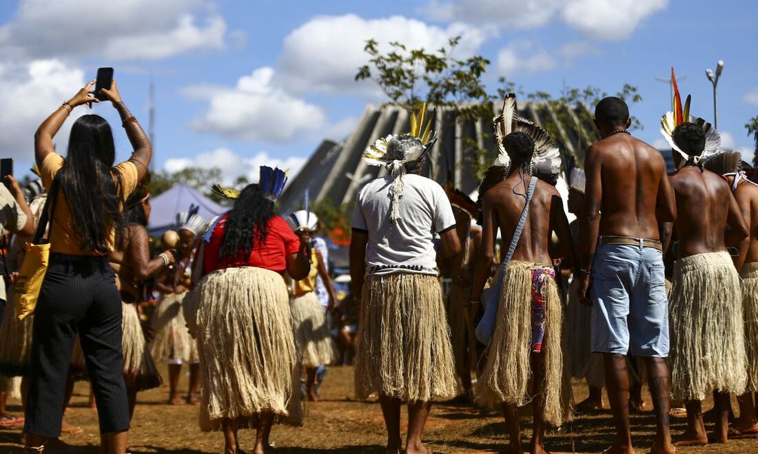 Mobilização indígena em Brasília pressiona contra marco temporal