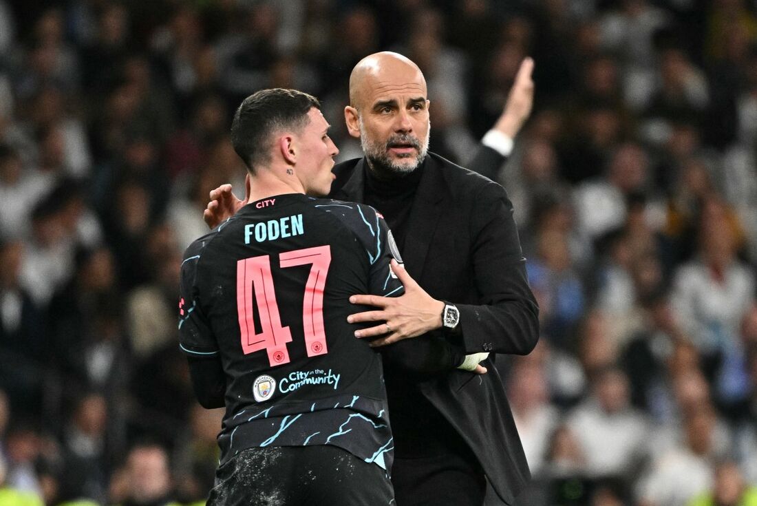 Pep Guardiola e Phil Foden em jogo pela Champions League