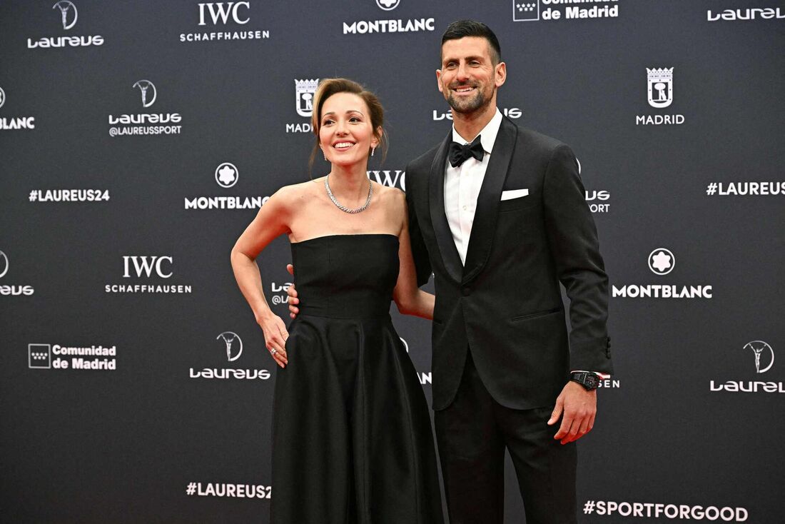 Tenista sérvio recebeu o prêmio junto a esposa Jelena Djokovic