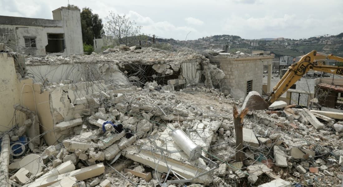 Imóvel destruído por ataque aéreo na vila de Sultaniyeh, sul do Líbano. Ofensiva matou Ali Ahmed Hassin, um comandante do Hezbollah