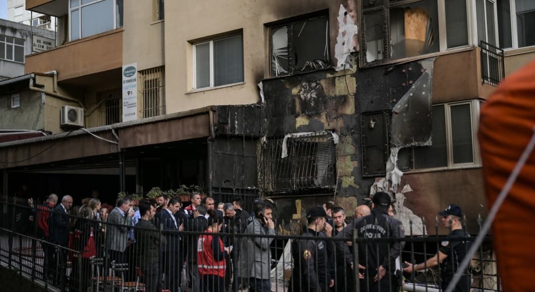 Fogo começou na boate e se espalhou rapidamente pelo prédio de 16 andares