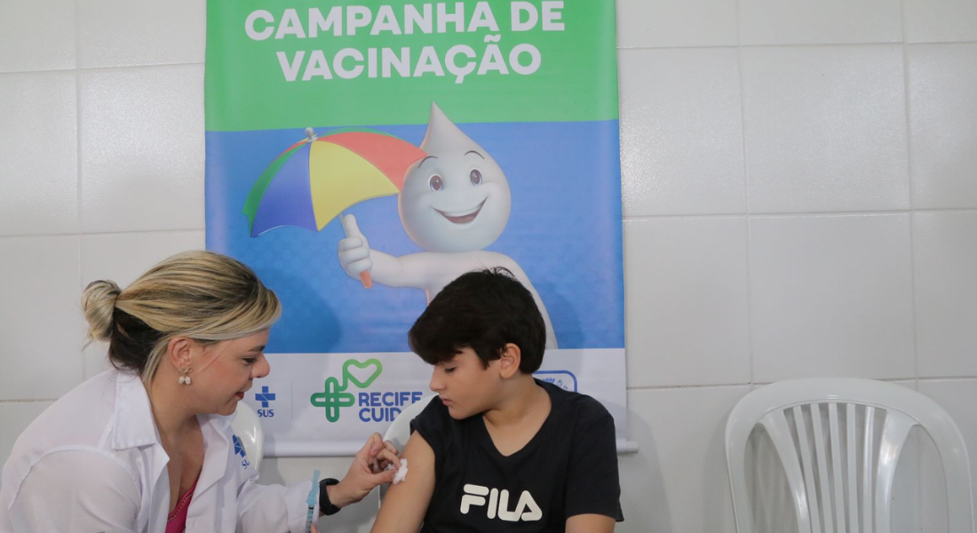 Campanha de vacinação contra a dengue no Recife começa com adolescentes de 10 a 14 anos