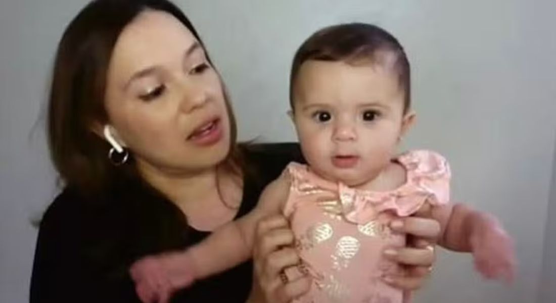 Marcela Romero e a filha de sete meses