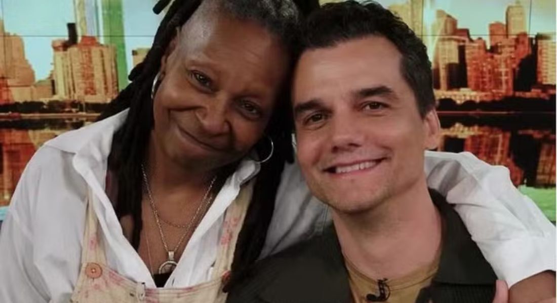 Wagner Moura participa de programa de Whoopi Goldberg e diz ser fã de atriz: "Uma das maiores"