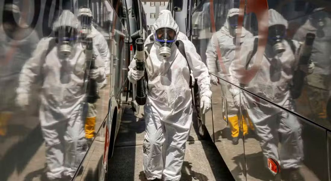 Equipes de zoonoses realizam trabalho de campo no combate aos focos do mosquito da dengue em Osasco (SP)