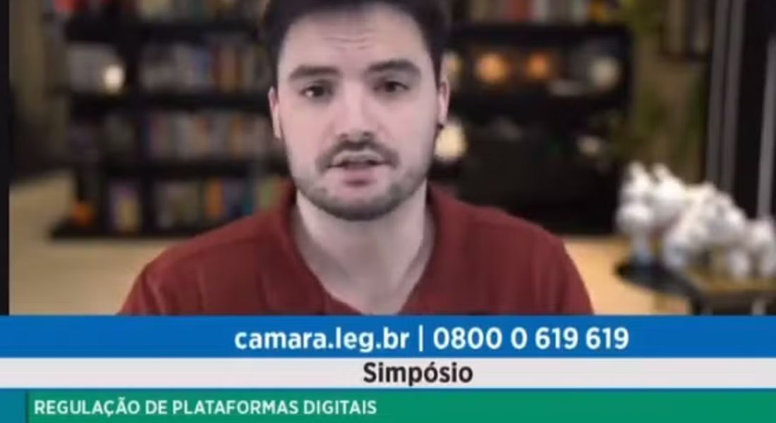 Felipe Neto em simpósio na Câmara dos Deputados