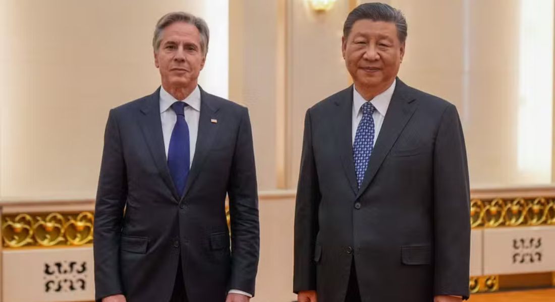 Antony Blinken e Xi Jinping são fotografados no Grande Salão do Povo, em Pequim