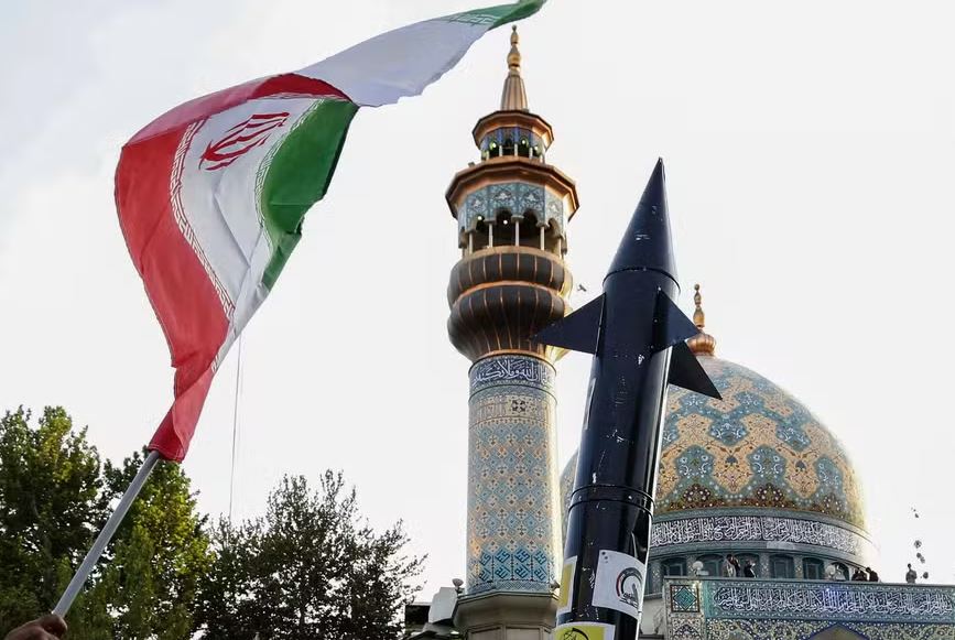 Iranianos definem presidente em período turbulento