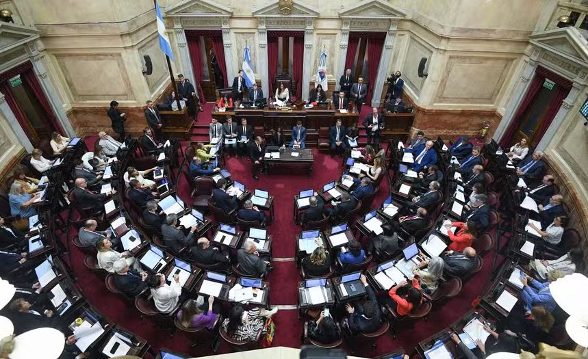 Senadores aumentam próprio salário em 170% na Argentina em meio à crise 