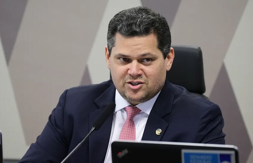 O senador Davi Alcolumbre (União-AP) se reuniu com Lula para alinhavar novos espaços do União Brasil no governo 