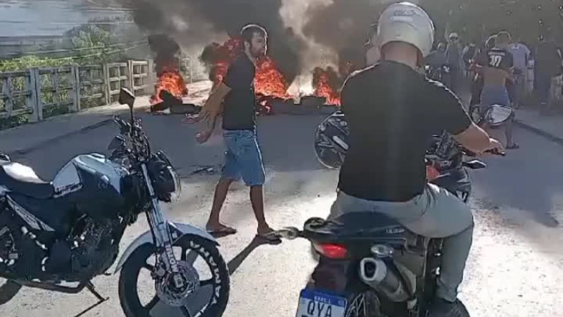 Protesto na Estrada da Muribeca, em Jaboatão dos Guararapes