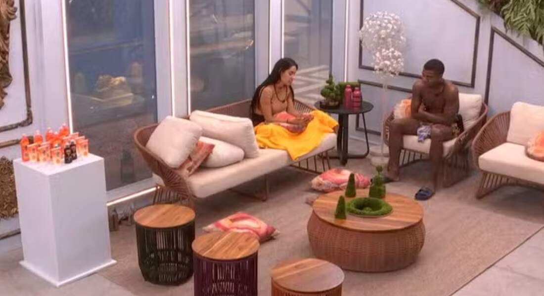 Isabelle e Davi conversam na varanda do BBB 24