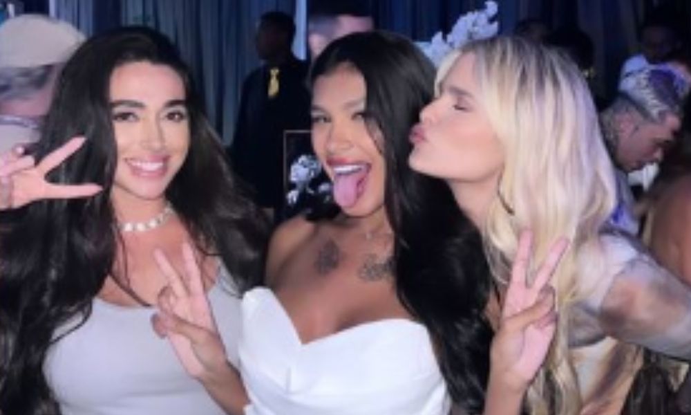 Yasmin Brunet ao lado de Pocah e Giovanna no "After Secreto"