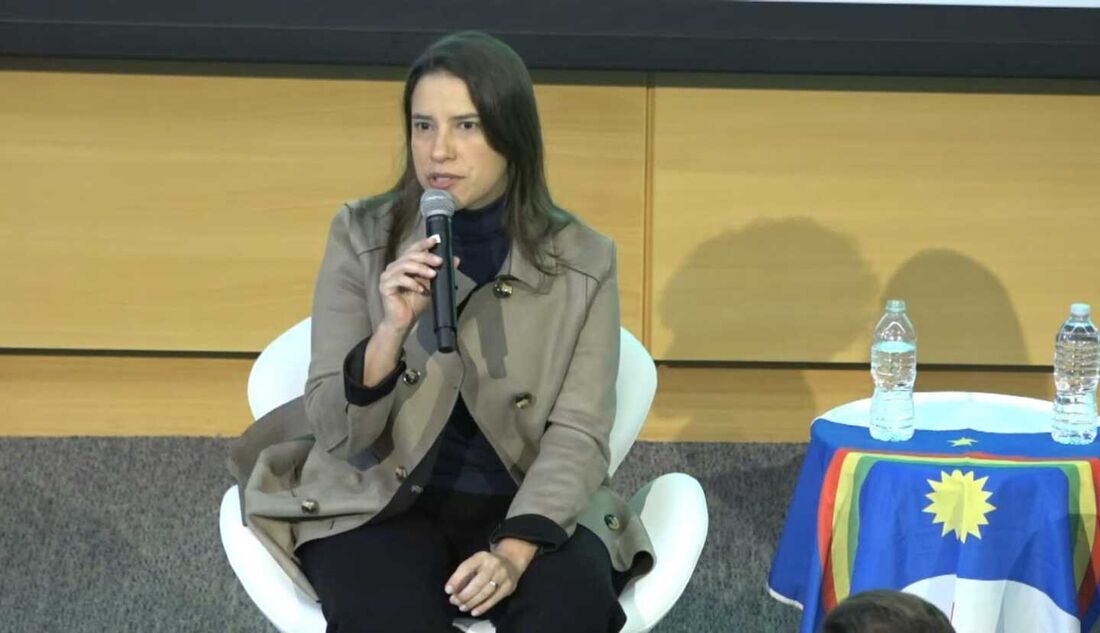 Raquel Lyra em palestra nos EUA