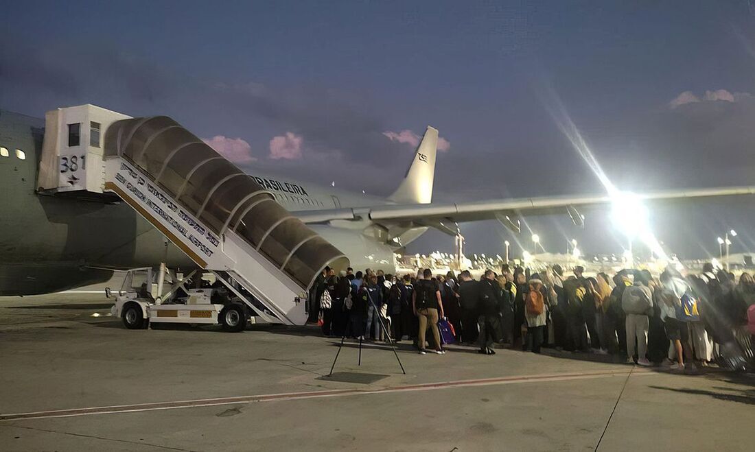 Imagens da "Operação Voltando em Paz", que repatriou diversos brasileiros