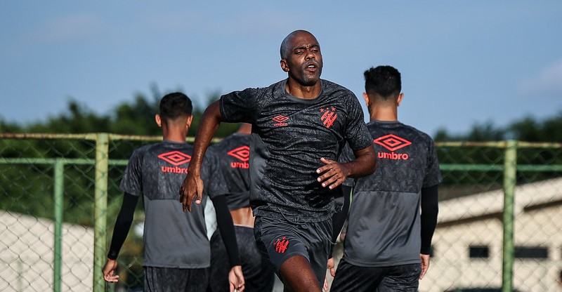 Fabinho, volante do Sport, durante treino no CT rubro-negro