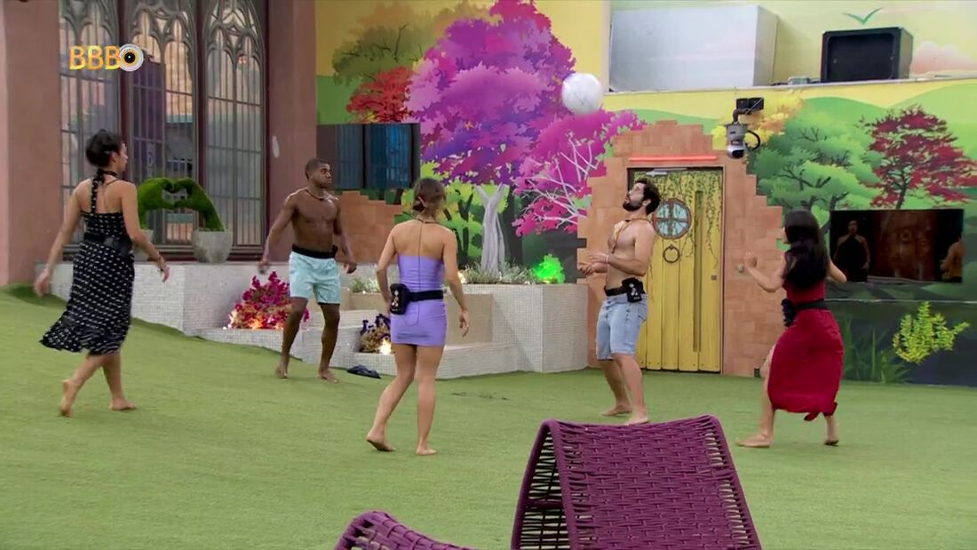 Os confinados jogaram uma partida de altinha", que gerou desconforto em Bia