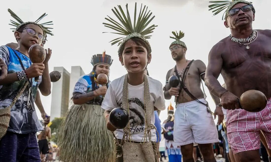 Cerca de 10 mil indígenas estão em Brasília participando do Acampamento Terra Livre (ATL)