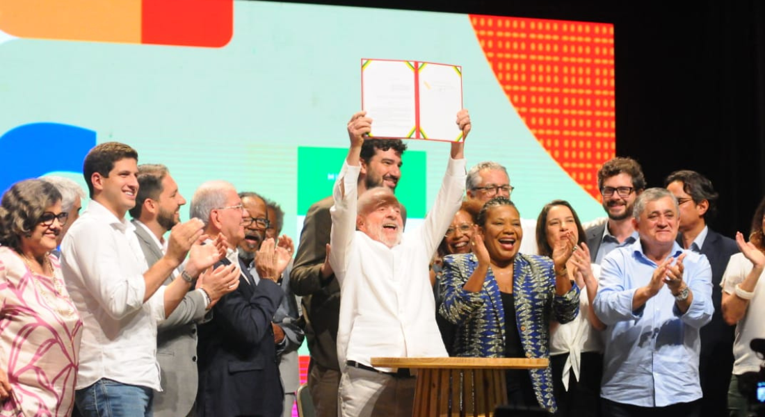 Presidente Lula sanciona projeto de lei que institui o marco regulatório do Sistema Nacional de Cultura, no Teatro Luiz Mendonça, no Parque Dona Lindu.