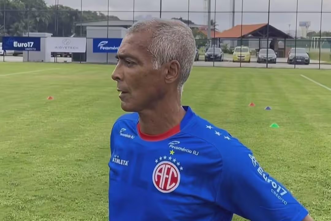 Aos 58 anos, Romário fez primeiro treino pelo América