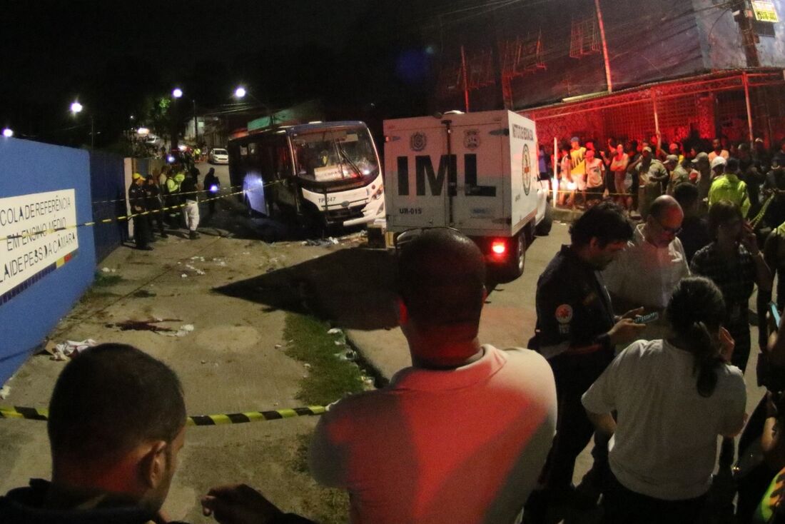 Atropelamento envolvendo um micro-ônibus, no bairro de Marcos Freire