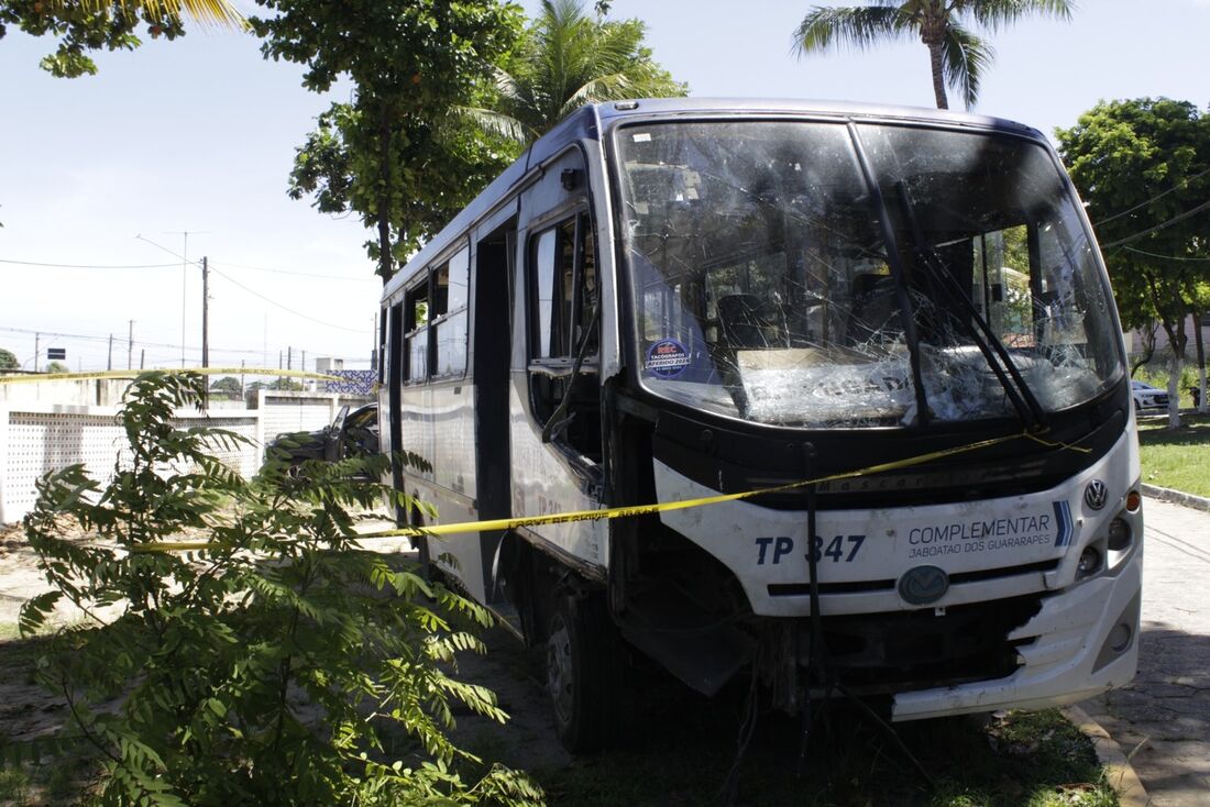 Ônibus que atingiu 34 pessoas, em Marcos Freire