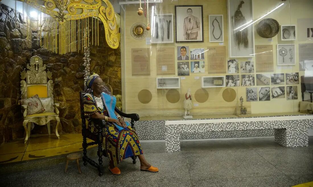 Mãe Meninazinha d'Oxum em seu terreiro na Baixada Fluminense